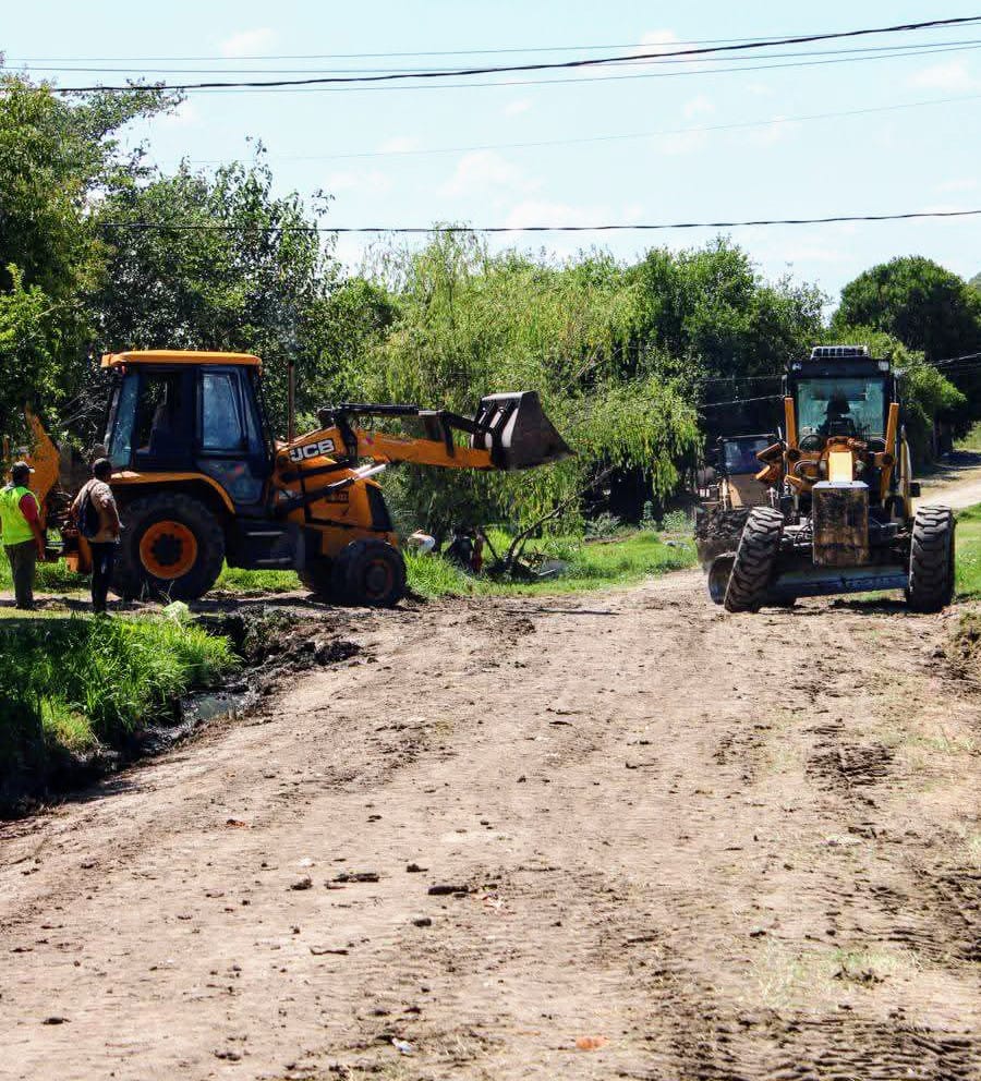 Obras Públicas continúa mejorando calles en la ciudad